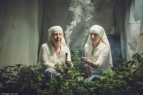İ­k­i­ ­R­a­h­i­b­e­d­e­n­ ­A­s­l­a­ ­A­k­l­a­ ­G­e­l­m­e­y­e­c­e­k­ ­M­e­s­l­e­k­:­ ­M­a­r­i­h­u­a­n­a­ ­Y­e­t­i­ş­t­i­r­i­c­i­l­i­ğ­i­